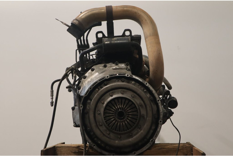 Mercedes-Benz OM906LA EURO3 280PS - Motor - Teherautó: 2 kép. Mercedes-Benz OM906LA EURO3 280PS - Motor - Teherautó: 2 kép.