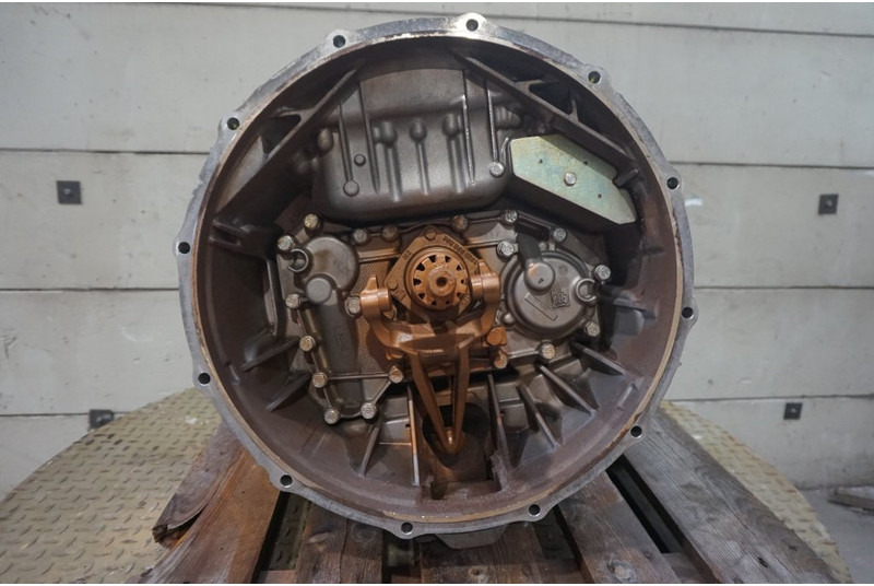 ZF 12AS2130DD TGS - Sebességváltó - Teherautó: 2 kép. ZF 12AS2130DD TGS - Sebességváltó - Teherautó: 2 kép.