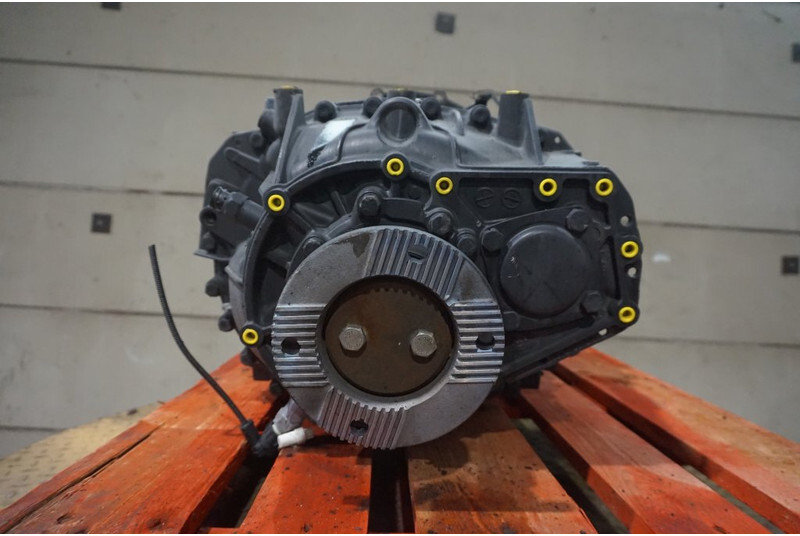 ZF 12AS2130DD TGS - Sebességváltó - Teherautó: 4 kép. ZF 12AS2130DD TGS - Sebességváltó - Teherautó: 4 kép.