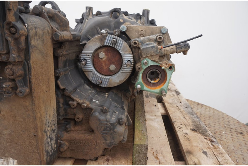 ZF 12AS2131DD+INT3 81.32004-6369 - Sebességváltó - Teherautó: 4 kép. ZF 12AS2131DD+INT3 81.32004-6369 - Sebességváltó - Teherautó: 4 kép.