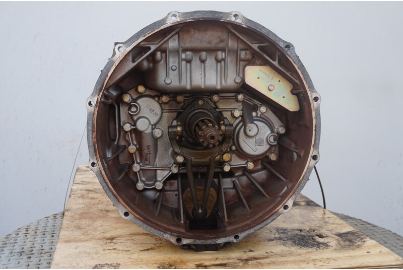 ZF 12AS2131TD+INT3 - Sebességváltó - Teherautó: 2 kép. ZF 12AS2131TD+INT3 - Sebességváltó - Teherautó: 2 kép.