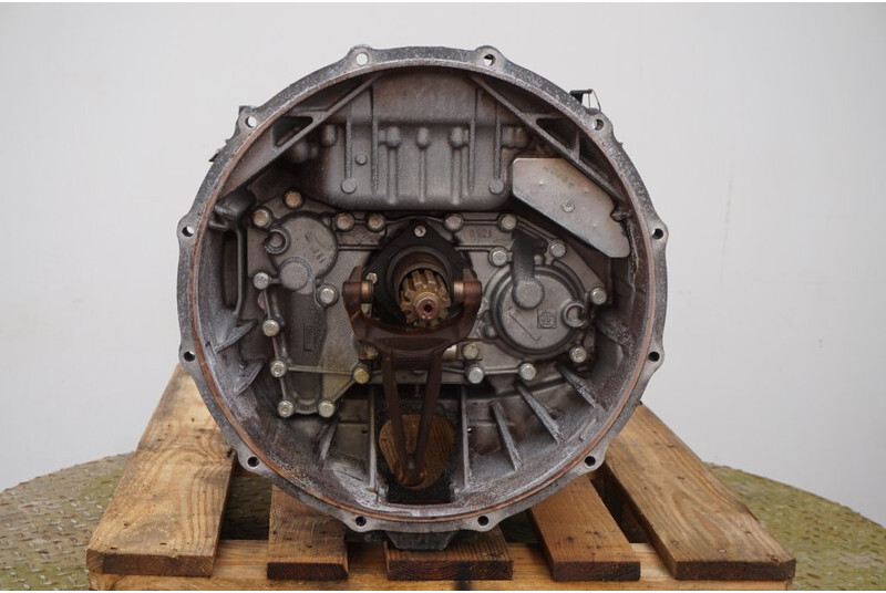 ZF 12AS2331DD+INT3 81 32004-6267 - Sebességváltó - Teherautó: 2 kép. ZF 12AS2331DD+INT3 81 32004-6267 - Sebességváltó - Teherautó: 2 kép.