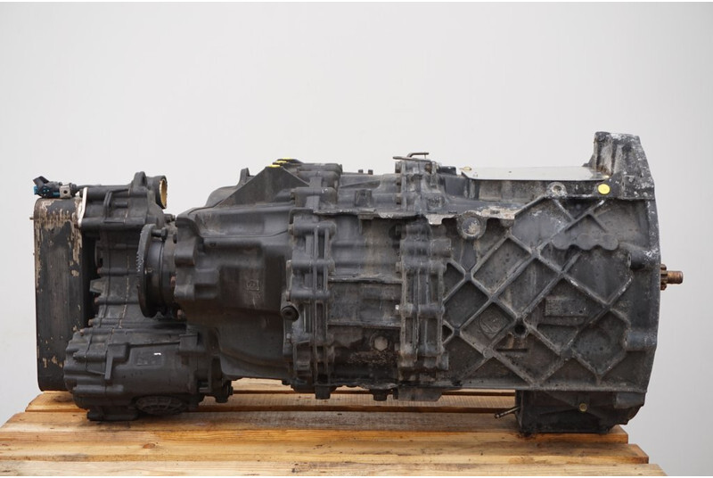 ZF 12AS2331DD+INT3 81 32004-6267 - Sebességváltó - Teherautó: 3 kép. ZF 12AS2331DD+INT3 81 32004-6267 - Sebességváltó - Teherautó: 3 kép.