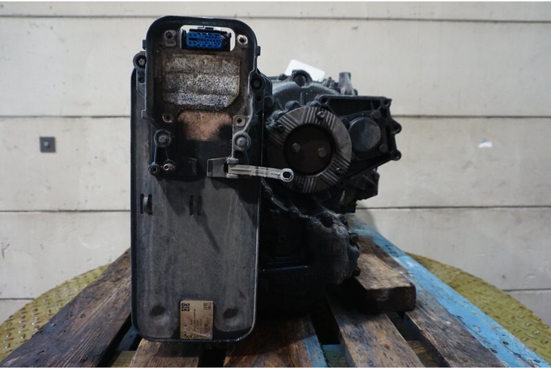 ZF 12AS2331DD+INT3 - Sebességváltó - Teherautó: 4 kép. ZF 12AS2331DD+INT3 - Sebességváltó - Teherautó: 4 kép.
