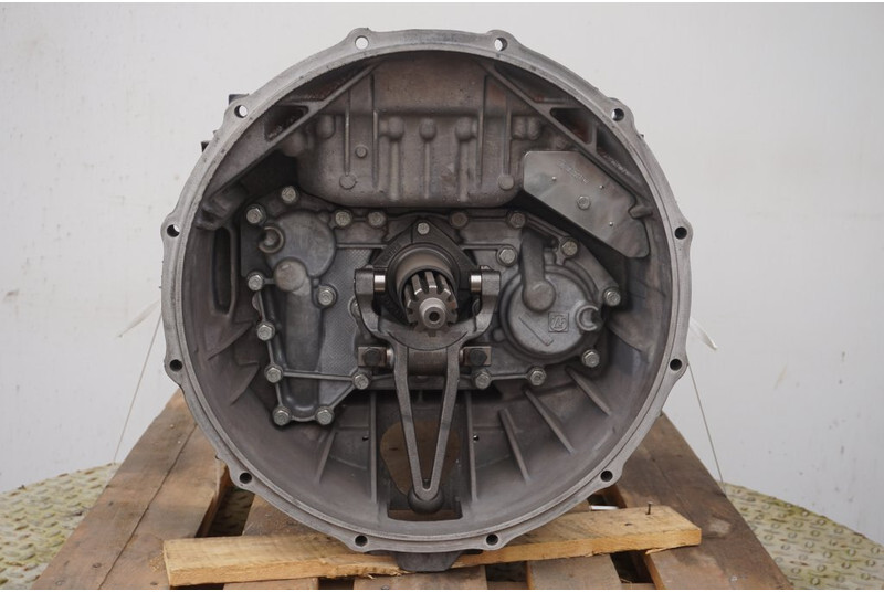 ZF 12AS2331DD INT3 - Sebességváltó - Teherautó: 2 kép. ZF 12AS2331DD INT3 - Sebességváltó - Teherautó: 2 kép.