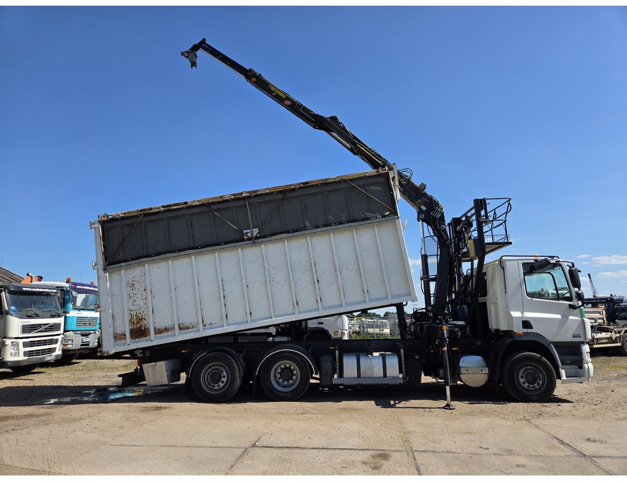 DAF CF85.410 6x2 steering axle lenk Tipper Crane HIAB J1320Z - Billenőplatós teherautó, Darus autó: 4 kép. DAF CF85.410 6x2 steering axle lenk Tipper Crane HIAB J1320Z - Billenőplatós teherautó, Darus autó: 4 kép.