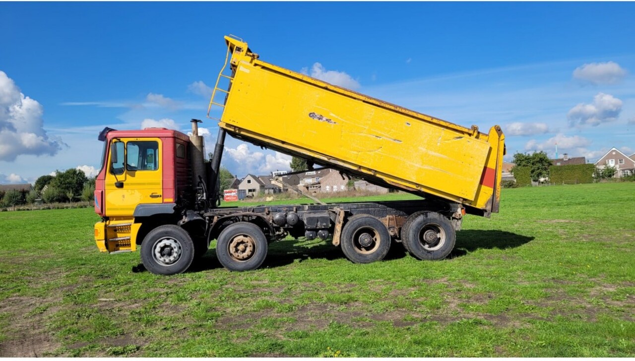 MAN 41.364 EURO 2 8X4 TIPPER SPRING/SPRING MANUAL GEARBOX - Billenőplatós teherautó: 3 kép. MAN 41.364 EURO 2 8X4 TIPPER SPRING/SPRING MANUAL GEARBOX - Billenőplatós teherautó: 3 kép.