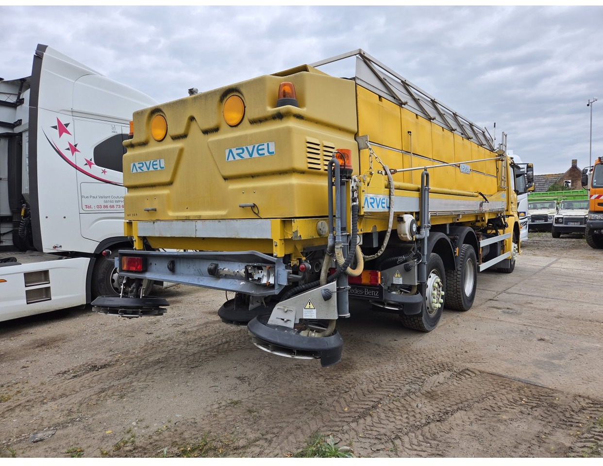 MERCEDES AXOR 2533 6X2 CHASSIS LOW MILEAGE - Alvaz teherautó, Hóeltakarító gép: 3 kép. MERCEDES AXOR 2533 6X2 CHASSIS LOW MILEAGE - Alvaz teherautó, Hóeltakarító gép: 3 kép.