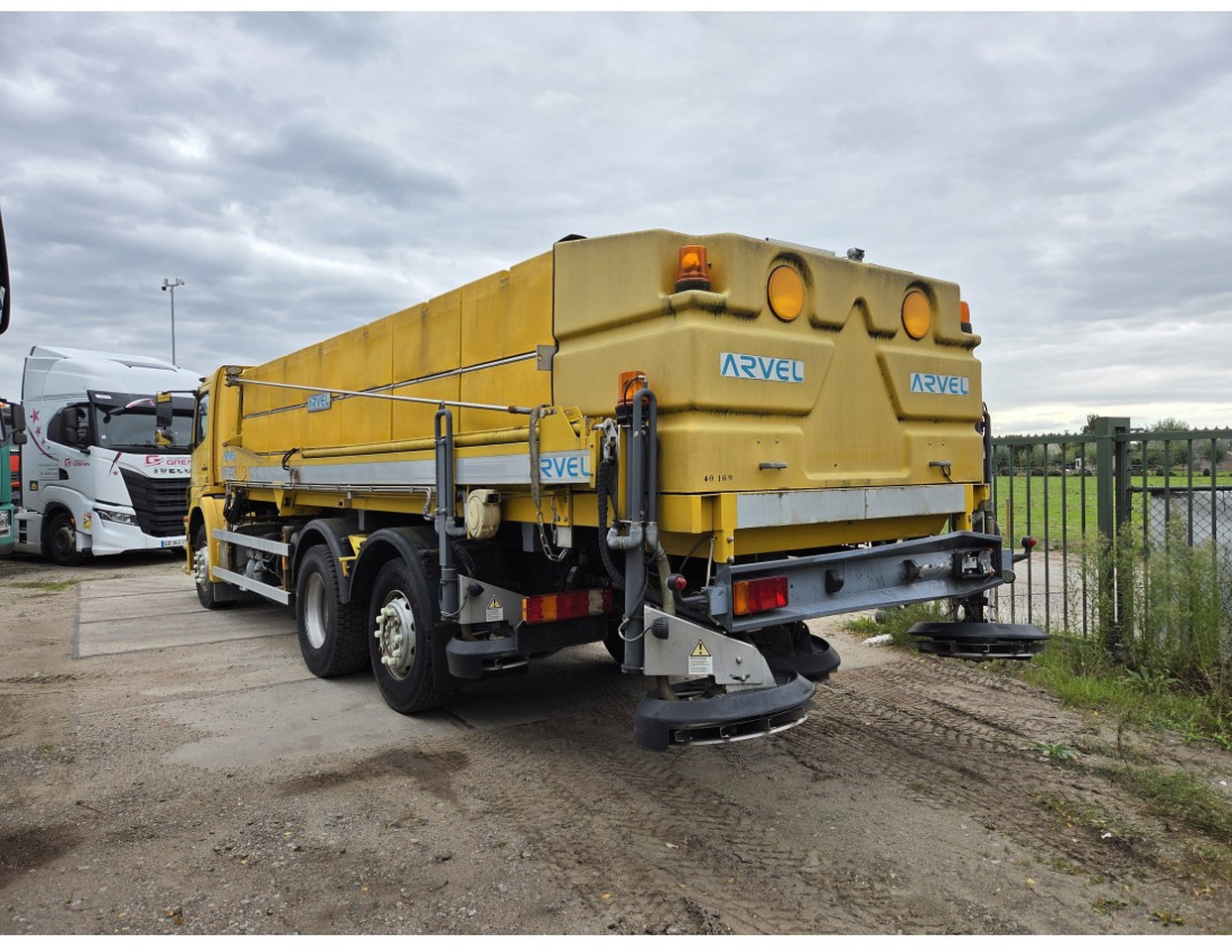MERCEDES AXOR 2533 6X2 CHASSIS LOW MILEAGE - Alvaz teherautó, Hóeltakarító gép: 2 kép. MERCEDES AXOR 2533 6X2 CHASSIS LOW MILEAGE - Alvaz teherautó, Hóeltakarító gép: 2 kép.