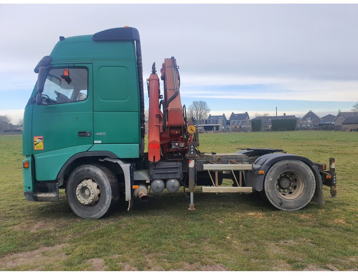 VOLVO FH 420 4X2 EURO 3 CRANE EFFER 25T 13M REMOTE CONTROL MANUAL RETARDER - Nyergesvontató: 3 kép. VOLVO FH 420 4X2 EURO 3 CRANE EFFER 25T 13M REMOTE CONTROL MANUAL RETARDER - Nyergesvontató: 3 kép.