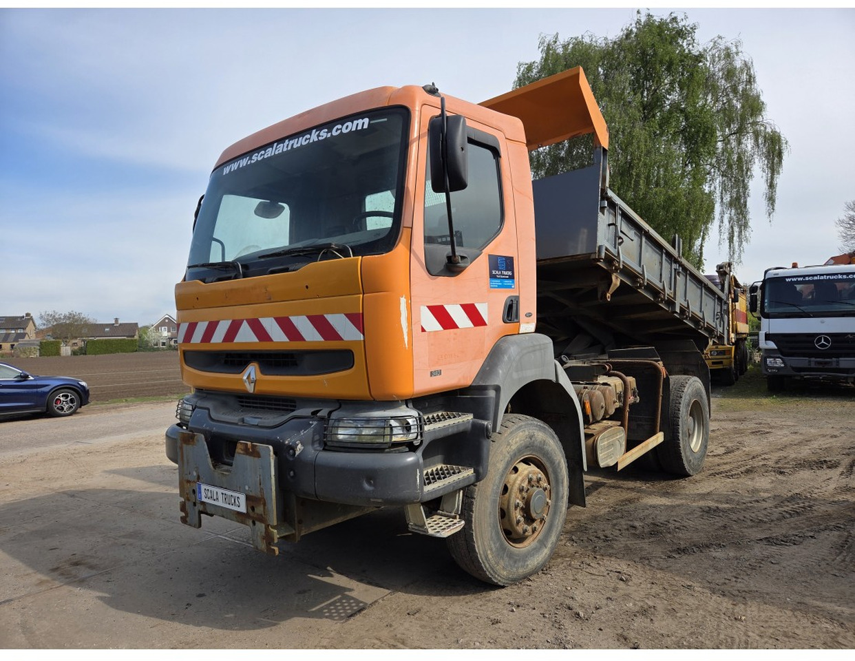 Renault Kerax 340 4x4 Tipper Manual Gearbox Mechanical pump Pompe Mecanique - Billenőplatós teherautó: 1 kép. Renault Kerax 340 4x4 Tipper Manual Gearbox Mechanical pump Pompe Mecanique - Billenőplatós teherautó: 1 kép.