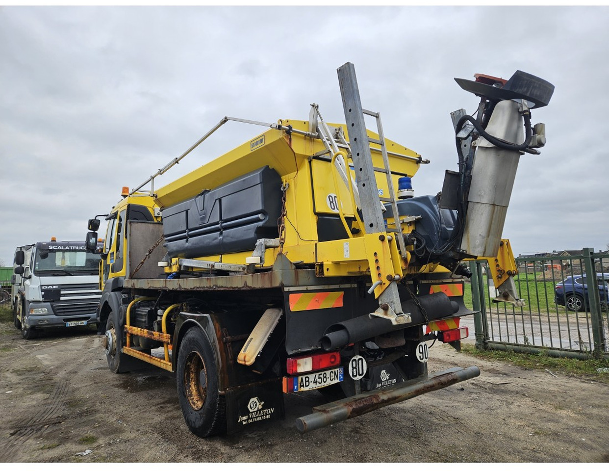 Renault Kerax 450 4x4 Salt spreader Gritter - Billenőplatós teherautó: 2 kép. Renault Kerax 450 4x4 Salt spreader Gritter - Billenőplatós teherautó: 2 kép.