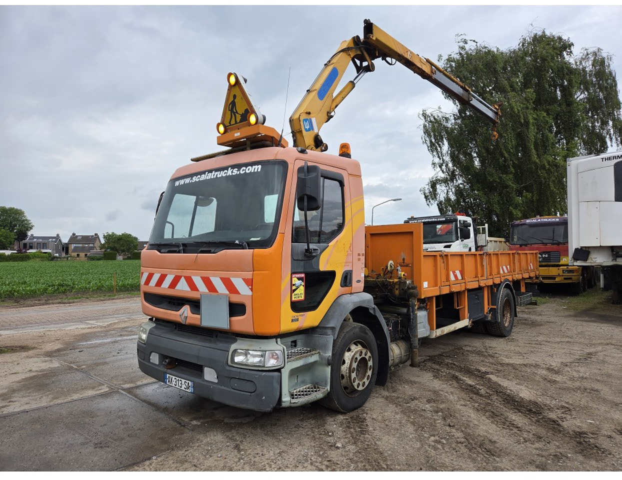 Renault Premium 300 MECHANICAL PUMP OPEN BOX COMPRESSOR CRANE EFFER 140/2S - Platós teherautó, Darus autó: 1 kép. Renault Premium 300 MECHANICAL PUMP OPEN BOX COMPRESSOR CRANE EFFER 140/2S - Platós teherautó, Darus autó: 1 kép.