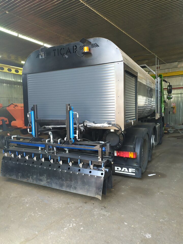 TICAB Аutonomous Asphalt Sprayer 8000 L, Asphalt Distributor, Manufacturer - Betonpumpa: 5 kép. TICAB Аutonomous Asphalt Sprayer 8000 L, Asphalt Distributor, Manufacturer - Betonpumpa: 5 kép.