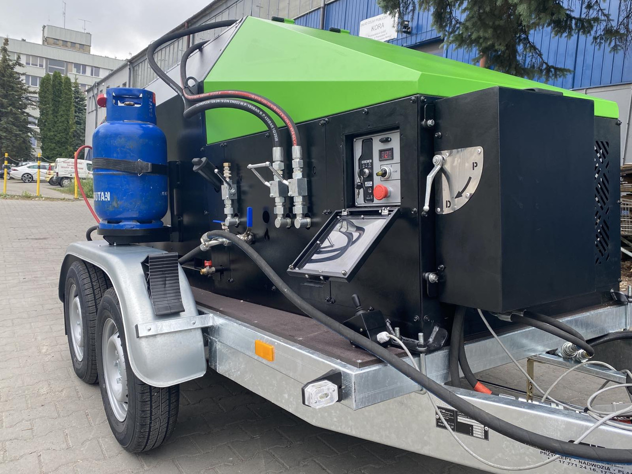 TICAB SelfPropelled Bitumen Emulsion Sprayer,1000L,Manufacturer - Bitumenszóró: 2 kép. TICAB SelfPropelled Bitumen Emulsion Sprayer,1000L,Manufacturer - Bitumenszóró: 2 kép.
