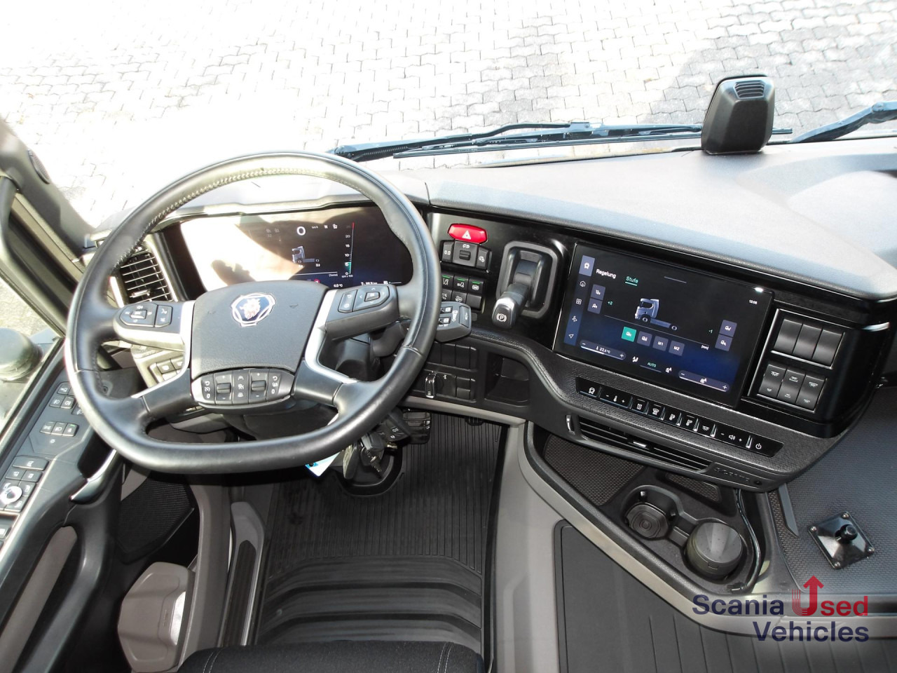 SCANIA R 460 EB - MEGA - HIGHLINE - 2x TANKs - ACC - Nyergesvontató: 2 kép. SCANIA R 460 EB - MEGA - HIGHLINE - 2x TANKs - ACC - Nyergesvontató: 2 kép.