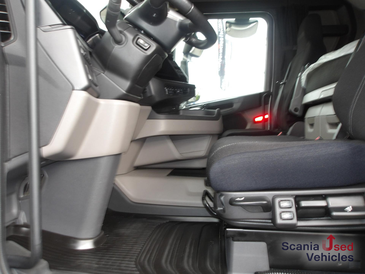 SCANIA R 460 EB - MEGA - HIGHLINE - 2x TANKs - ACC - Nyergesvontató: 2 kép. SCANIA R 460 EB - MEGA - HIGHLINE - 2x TANKs - ACC - Nyergesvontató: 2 kép.