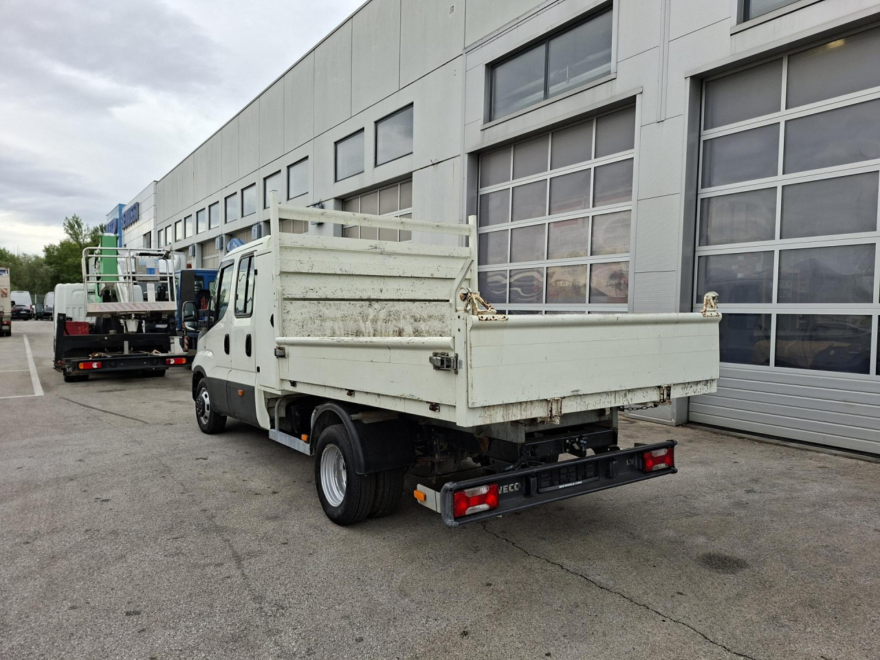 IVECO Daily 35C12D - Billenőplatós kisteherautó, Duplakabinos kisteherautó: 4 kép. IVECO Daily 35C12D - Billenőplatós kisteherautó, Duplakabinos kisteherautó: 4 kép.