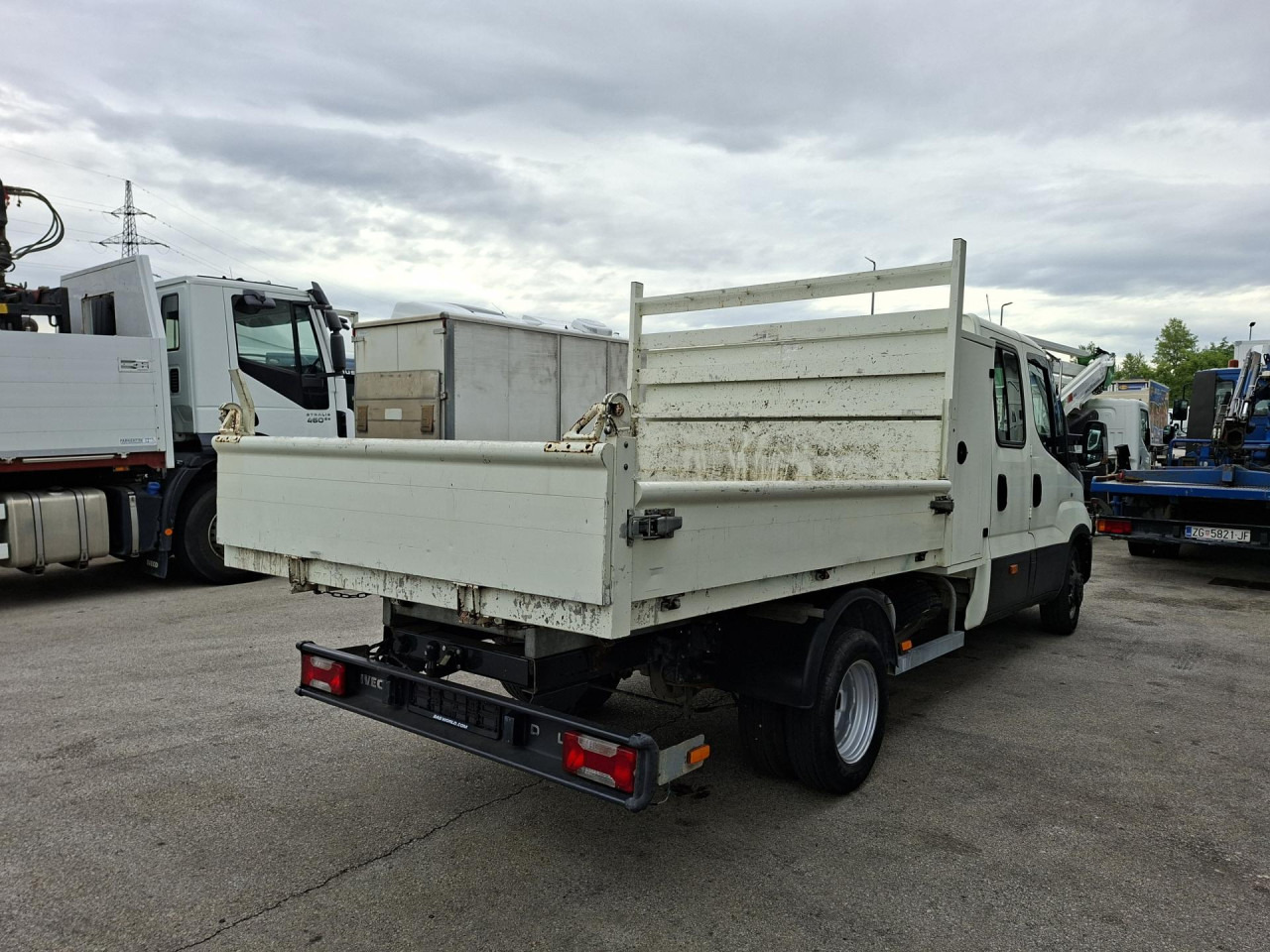 IVECO Daily 35C12D - Billenőplatós kisteherautó, Duplakabinos kisteherautó: 3 kép. IVECO Daily 35C12D - Billenőplatós kisteherautó, Duplakabinos kisteherautó: 3 kép.