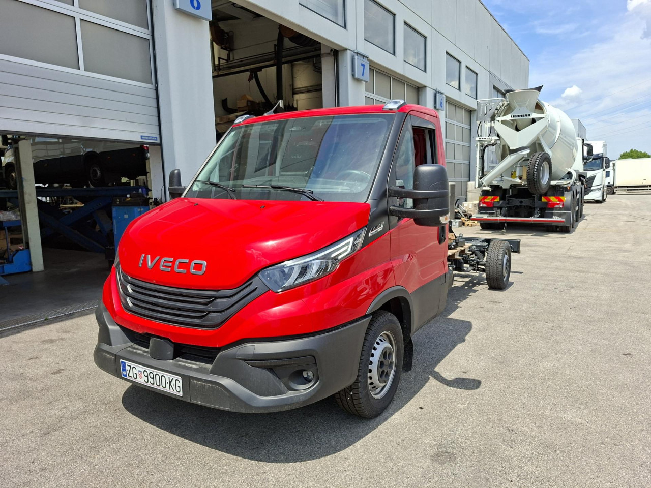 IVECO Daily 35C21HA8/P - Alvaz teherautó: 1 kép. IVECO Daily 35C21HA8/P - Alvaz teherautó: 1 kép.