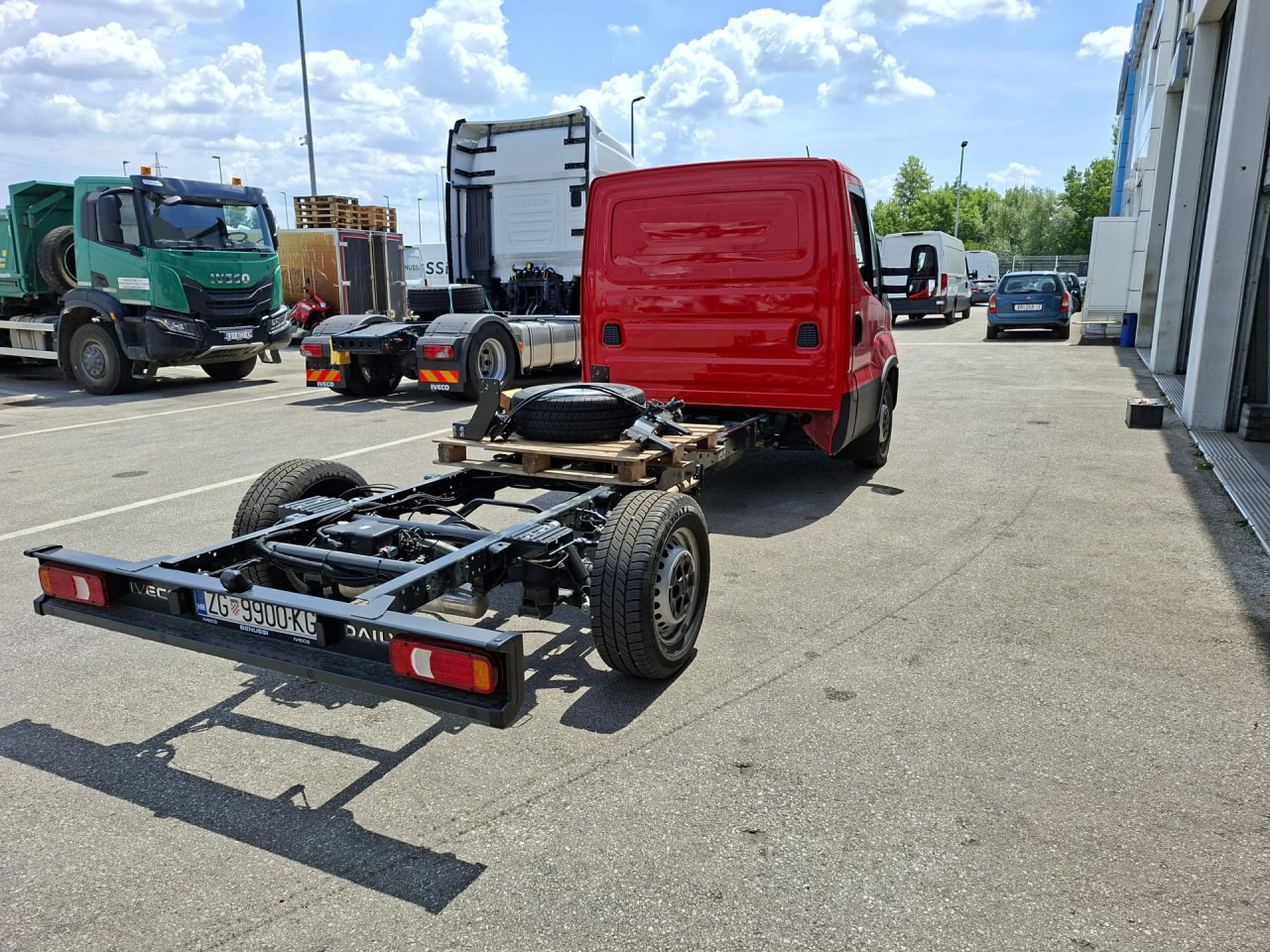 IVECO Daily 35C21HA8/P - Alvaz teherautó: 3 kép. IVECO Daily 35C21HA8/P - Alvaz teherautó: 3 kép.