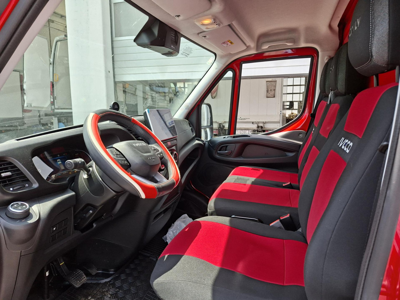 IVECO Daily 35C21HA8/P - Alvaz teherautó: 5 kép. IVECO Daily 35C21HA8/P - Alvaz teherautó: 5 kép.