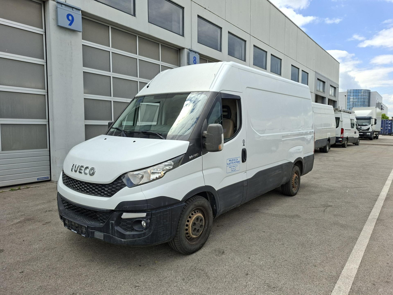 IVECO Daily 35S13V - Kisbusz: 1 kép. IVECO Daily 35S13V - Kisbusz: 1 kép.