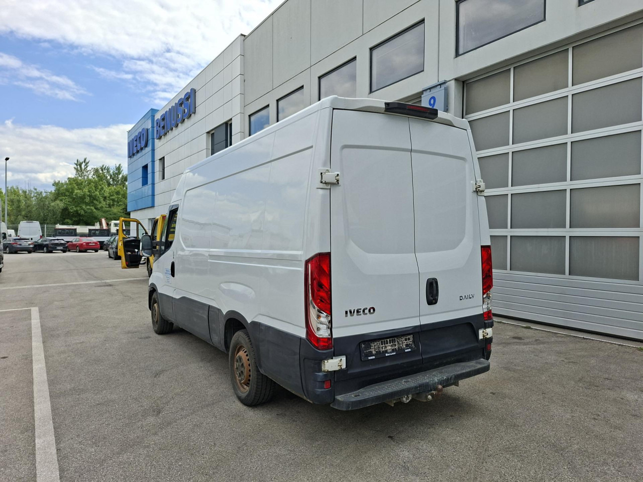 IVECO Daily 35S13V - Kisbusz: 3 kép. IVECO Daily 35S13V - Kisbusz: 3 kép.