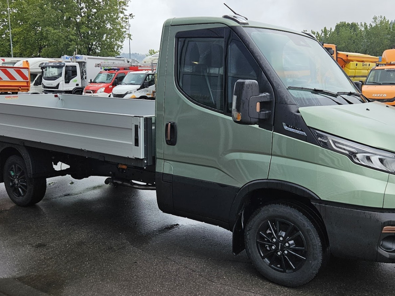 IVECO Daily 35S14A8 - Furgon: 2 kép. IVECO Daily 35S14A8 - Furgon: 2 kép.