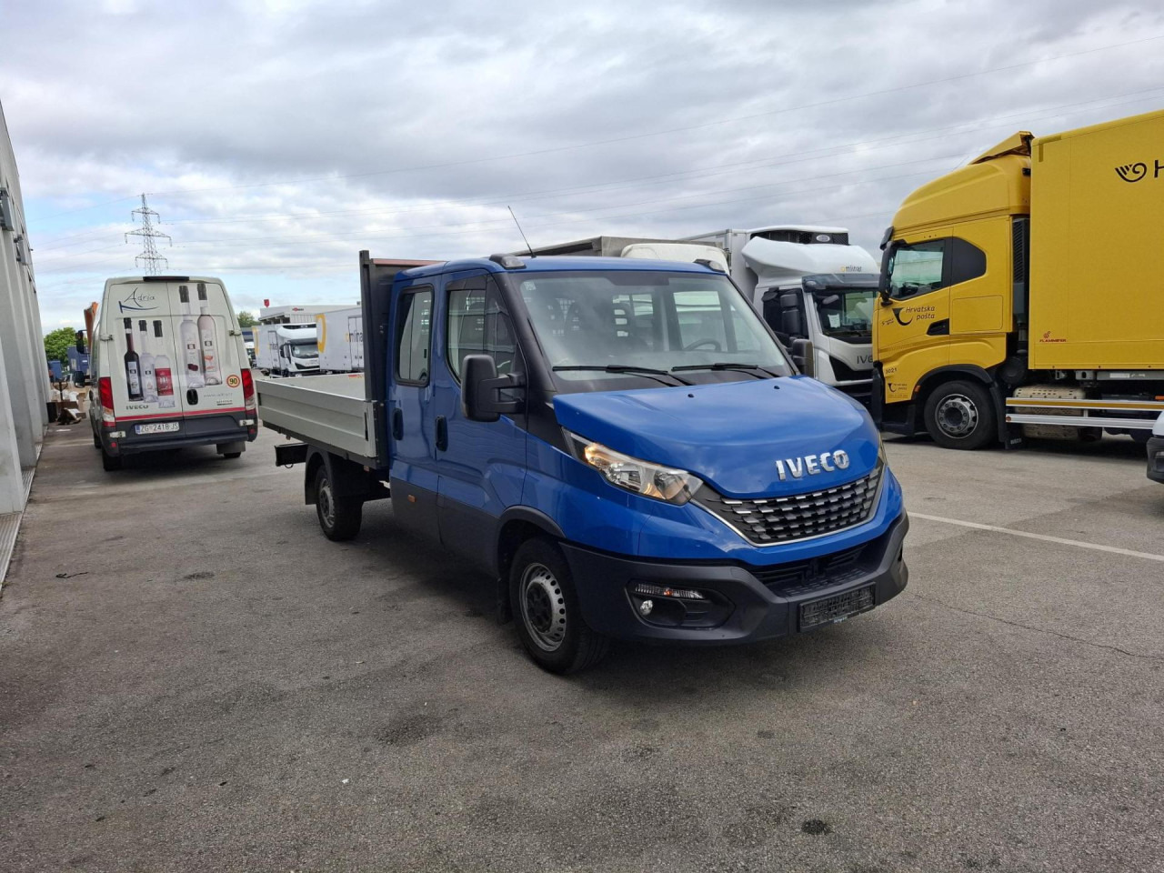 IVECO Daily 35S16A8 - Furgon, Duplakabinos kisteherautó: 2 kép. IVECO Daily 35S16A8 - Furgon, Duplakabinos kisteherautó: 2 kép.