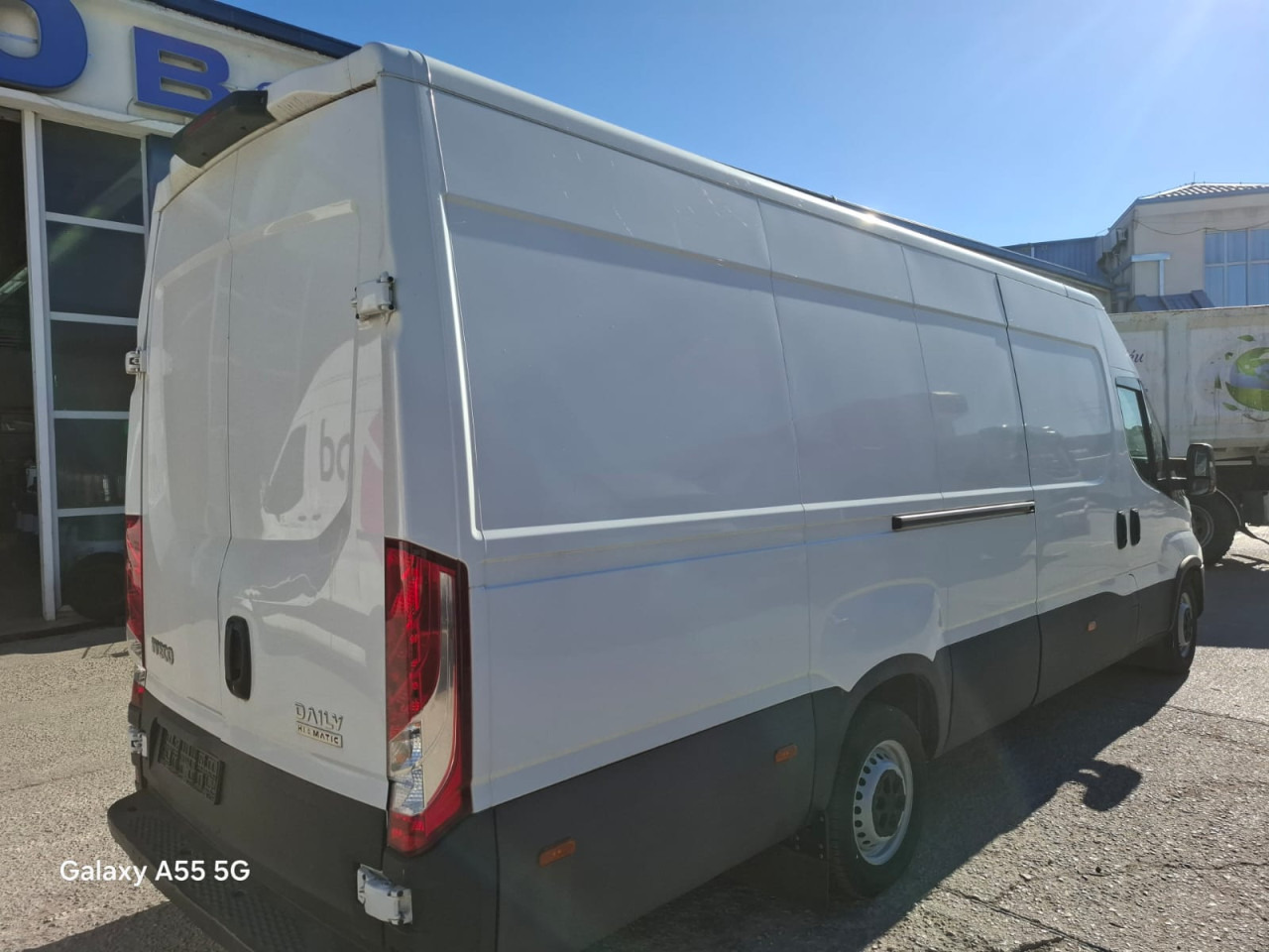 IVECO Daily 35S16V A8 - Kisbusz: 4 kép. IVECO Daily 35S16V A8 - Kisbusz: 4 kép.