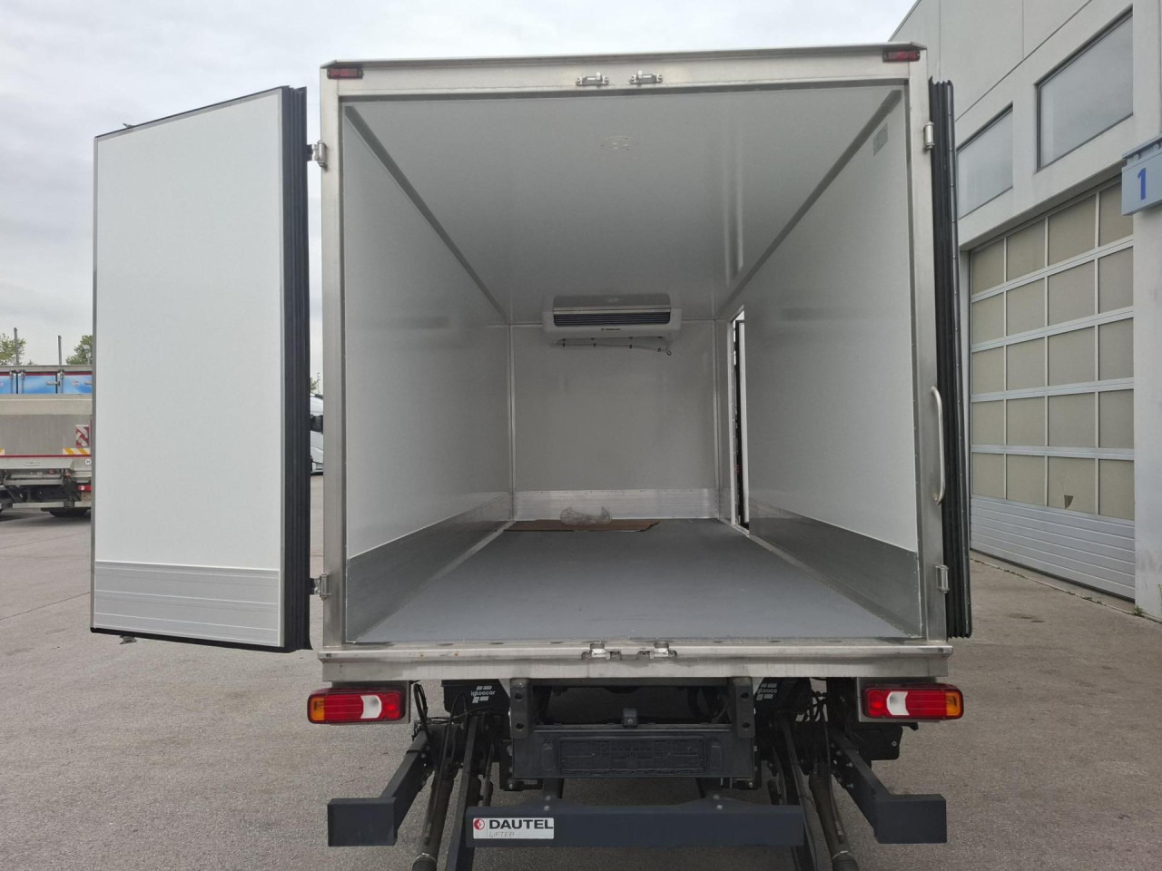 IVECO Daily 70C18H - Hűtős kisteherautó: 5 kép. IVECO Daily 70C18H - Hűtős kisteherautó: 5 kép.