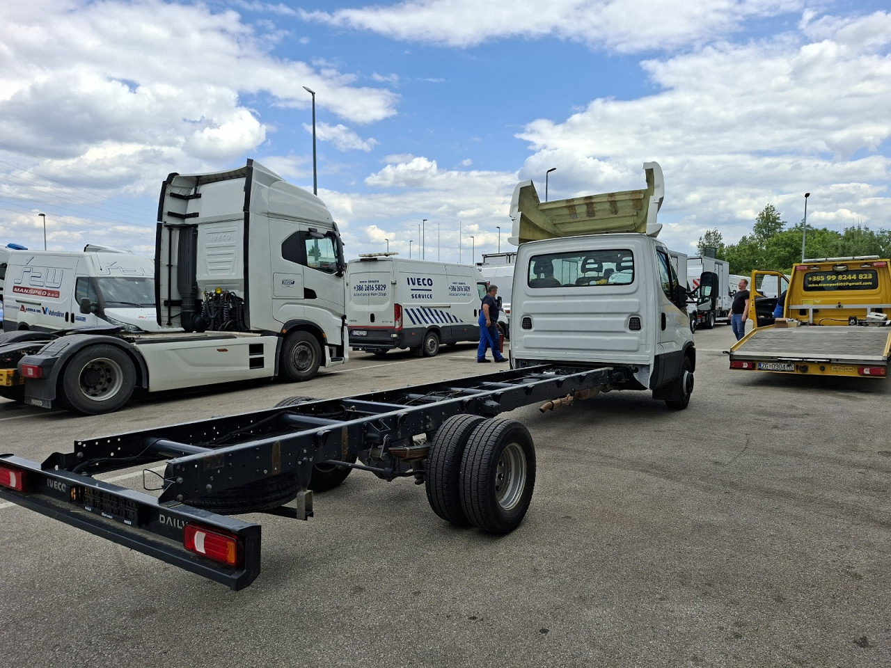 IVECO Daily 70C18H - Alvaz teherautó: 4 kép. IVECO Daily 70C18H - Alvaz teherautó: 4 kép.