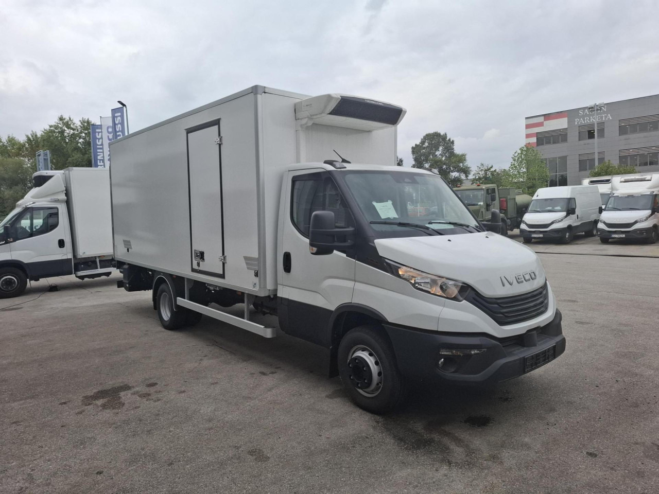 IVECO Daily 70C18H - Hűtős kisteherautó: 2 kép. IVECO Daily 70C18H - Hűtős kisteherautó: 2 kép.