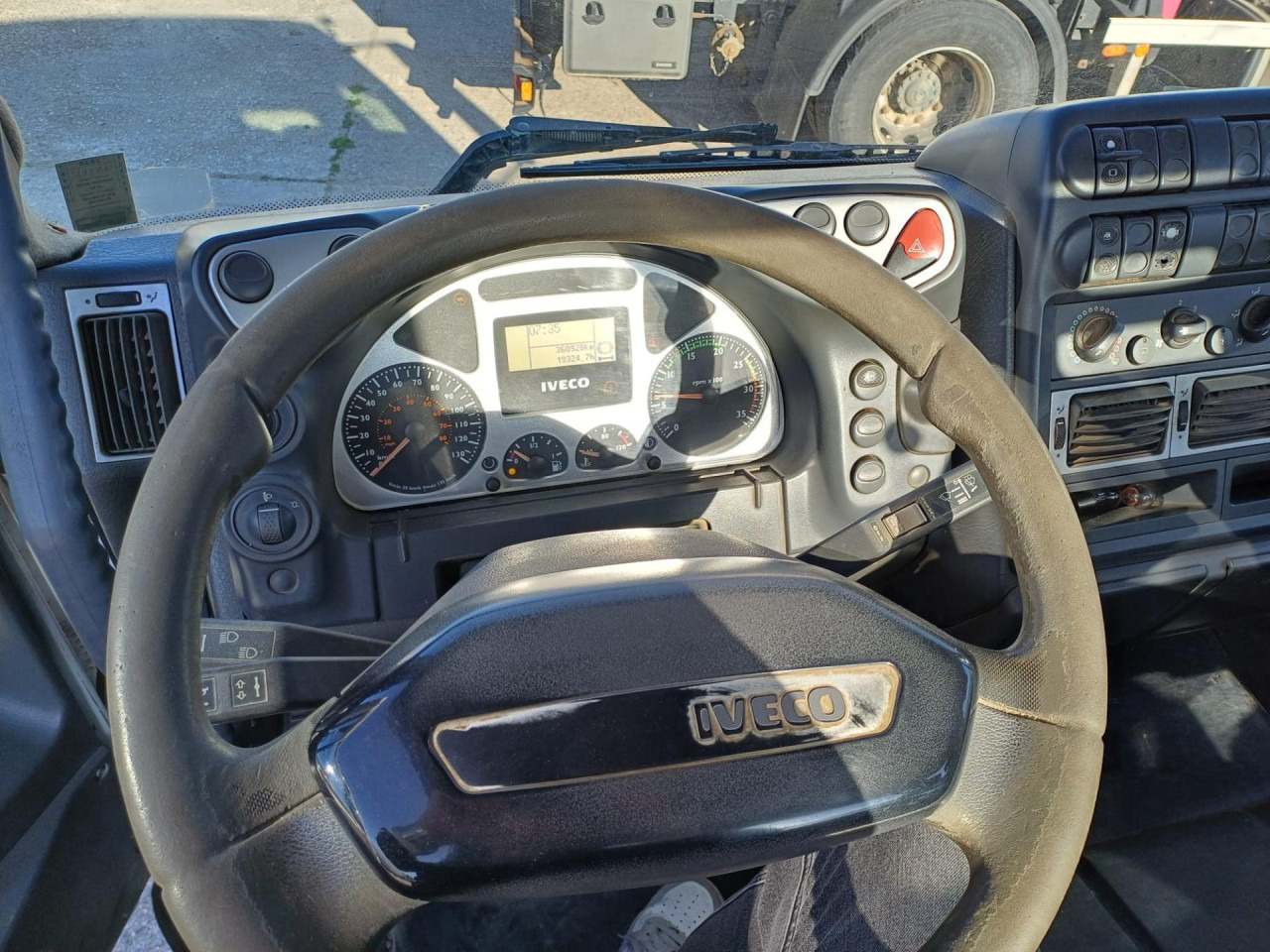IVECO Daily Eurocargo ML180E28/P - Billenőplatós teherautó: 4 kép. IVECO Daily Eurocargo ML180E28/P - Billenőplatós teherautó: 4 kép.