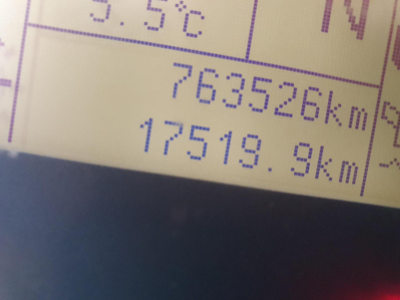 Ponyvás teherautó IVECO Eurocargo ML120E25: 8 kép. Ponyvás teherautó IVECO Eurocargo ML120E25: 8 kép.