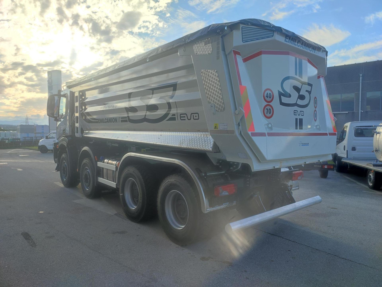 IVECO T-Way AD410T50 - Billenőplatós teherautó: 3 kép. IVECO T-Way AD410T50 - Billenőplatós teherautó: 3 kép.