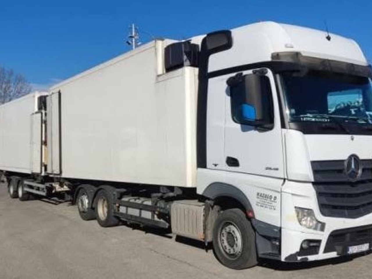 MERCEDES-BENZ Actros 25.480 - Hűtős kisteherautó: 1 kép. MERCEDES-BENZ Actros 25.480 - Hűtős kisteherautó: 1 kép.