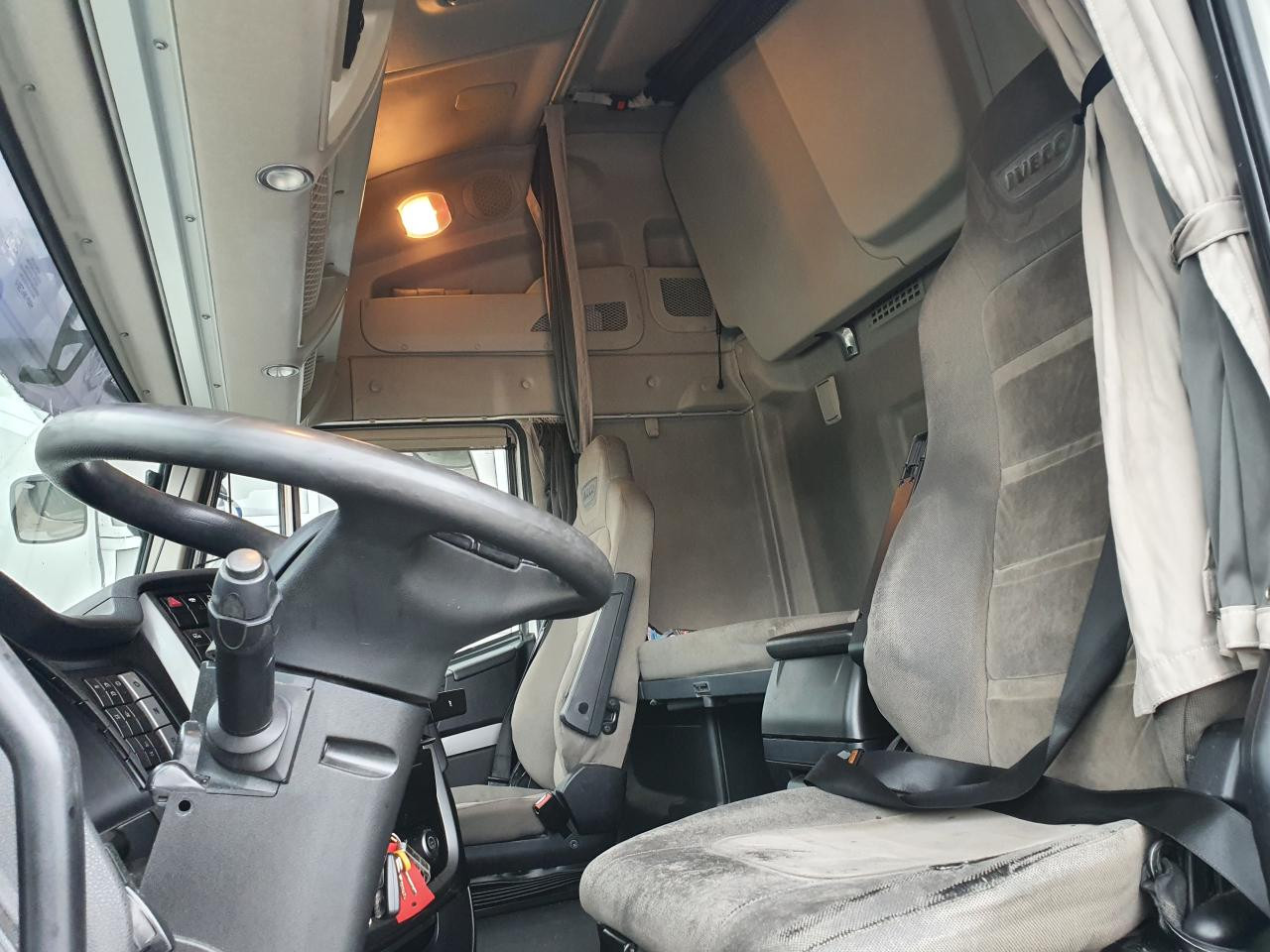 Nyergesvontató IVECO Stralis AS440S46T/P: 7 kép.