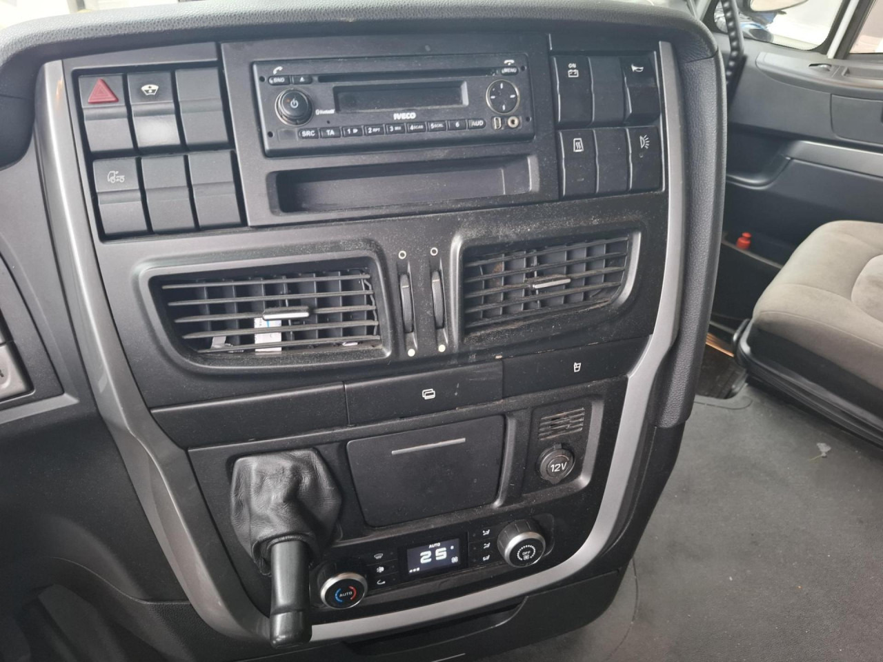 Nyergesvontató IVECO Stralis AS440S51T/P: 8 kép.