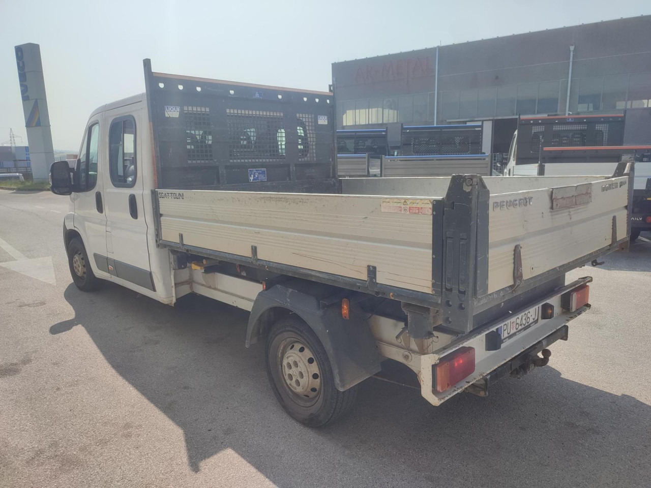 PEUGEOT Boxer 2.2 HDI - Billenőplatós kisteherautó, Duplakabinos kisteherautó: 3 kép. PEUGEOT Boxer 2.2 HDI - Billenőplatós kisteherautó, Duplakabinos kisteherautó: 3 kép.