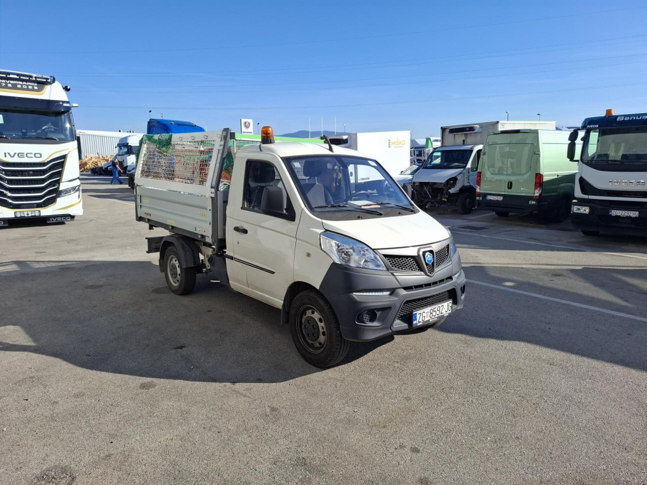 PIAGGIO Porter NP6 SW SR START - Billenőplatós kisteherautó: 2 kép. PIAGGIO Porter NP6 SW SR START - Billenőplatós kisteherautó: 2 kép.