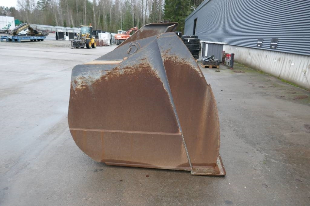 CAT 980M Skopa - Kanál - Építőipari gépek: 2 kép. CAT 980M Skopa - Kanál - Építőipari gépek: 2 kép.