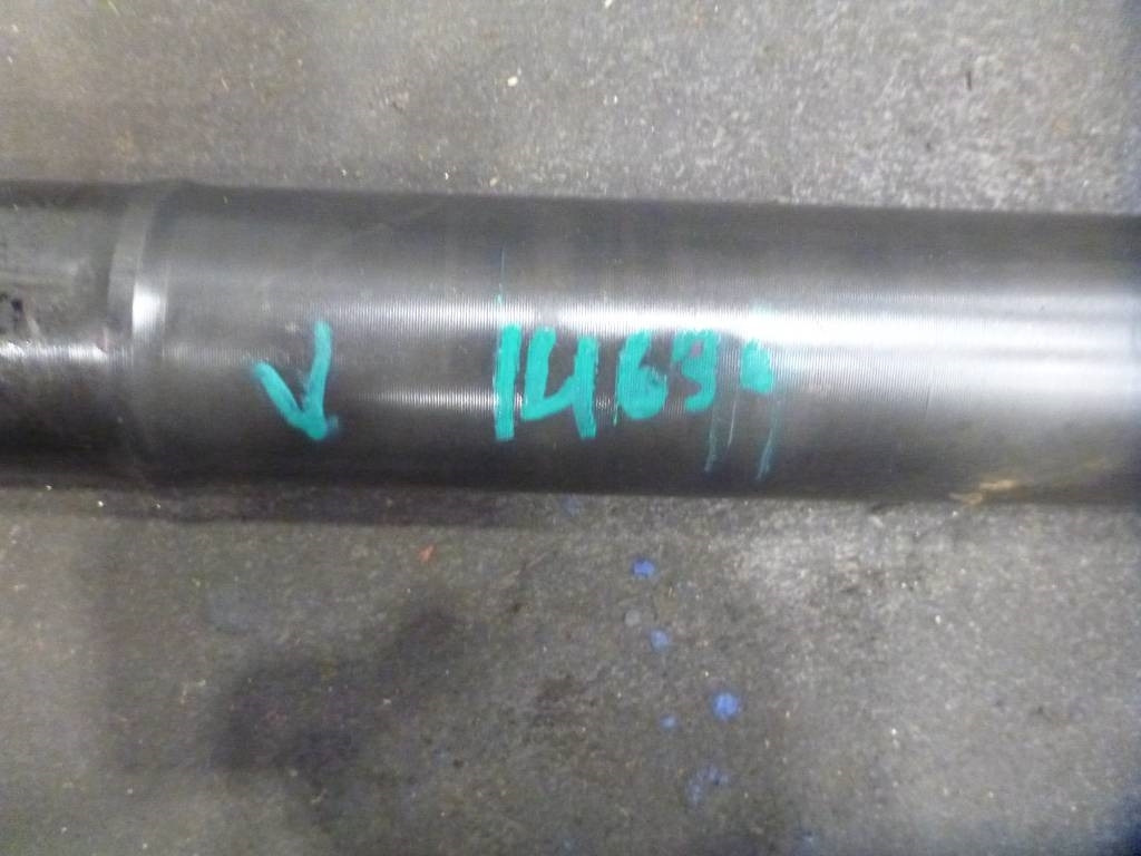 Drivaxel Volvo L180H - Tengely és alkatrészek - Építőipari gépek: 2 kép. Drivaxel Volvo L180H - Tengely és alkatrészek - Építőipari gépek: 2 kép.