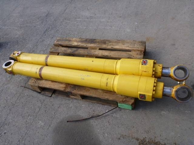 Kobelco E235 Boom Cylinder, YF01V00001F1 - Hidraulika - Építőipari gépek: 1 kép. Kobelco E235 Boom Cylinder, YF01V00001F1 - Hidraulika - Építőipari gépek: 1 kép.