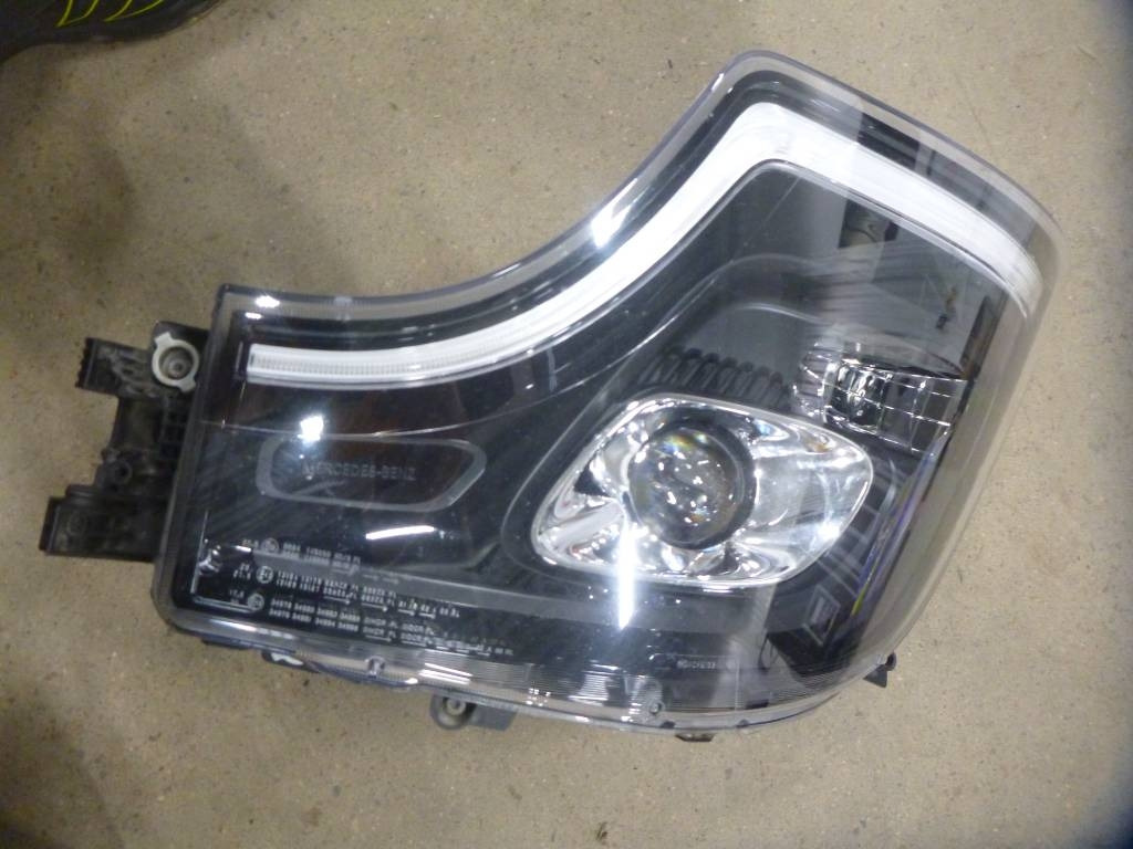 Mercedes-Benz Actros - Elektromos rendszer - Teherautó: 1 kép. Mercedes-Benz Actros - Elektromos rendszer - Teherautó: 1 kép.