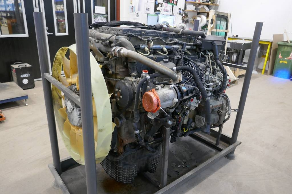 Mercedes-Benz Actros - Motor - Teherautó: 1 kép. Mercedes-Benz Actros - Motor - Teherautó: 1 kép.