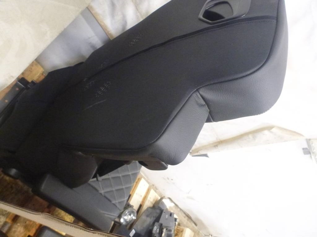 Mercedes-Benz Actros - Fülke - Teherautó: 4 kép. Mercedes-Benz Actros - Fülke - Teherautó: 4 kép.