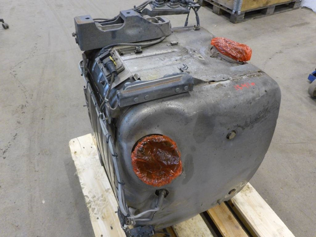 Scania Ljuddämpare - Motor - Teherautó: 2 kép. Scania Ljuddämpare - Motor - Teherautó: 2 kép.