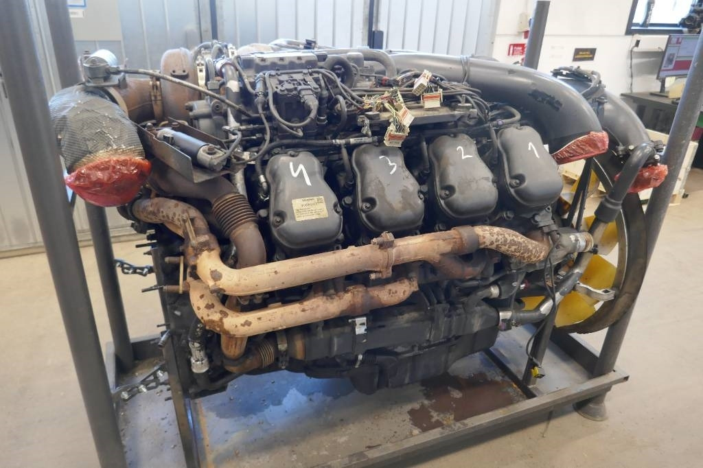 Scania R 520 - Motor - Teherautó: 1 kép. Scania R 520 - Motor - Teherautó: 1 kép.